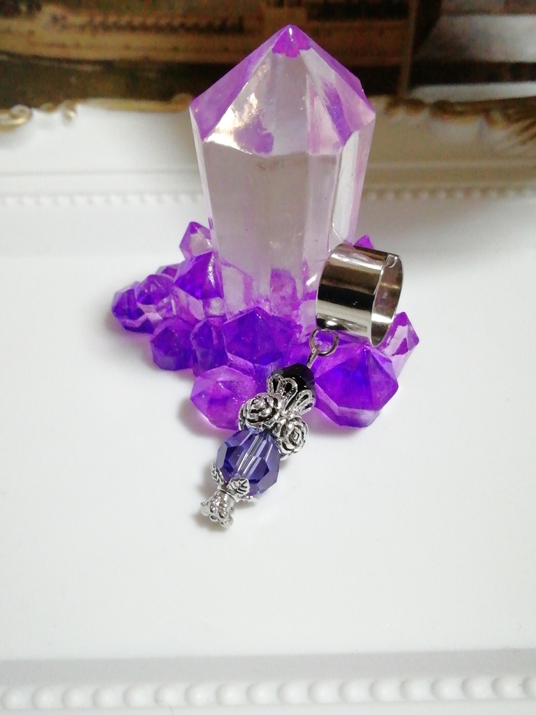 香水瓶風イヤーカフ