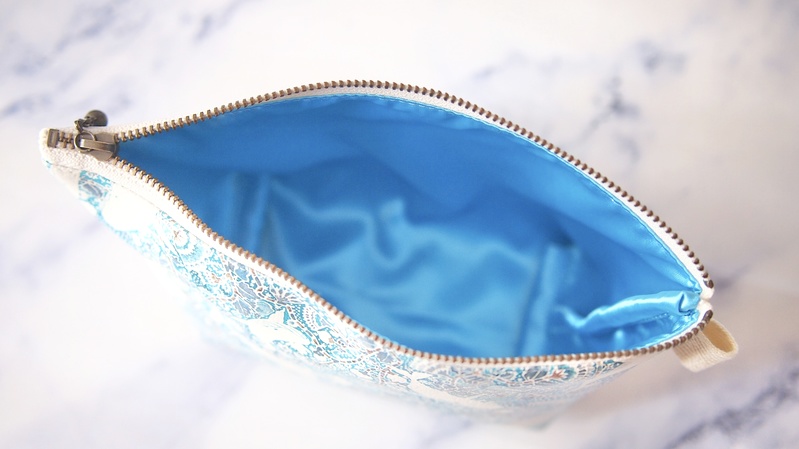 【受注生産】🐋鯨野ファンタジア 三角ポーチ