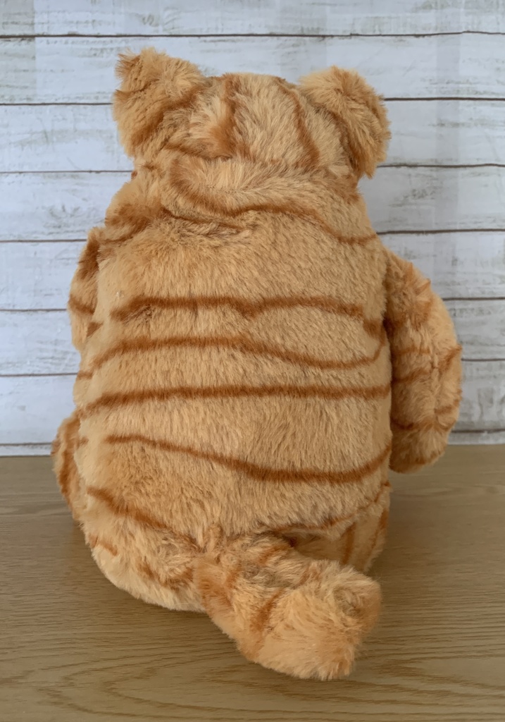 お腹にドールが収納できる猫のぬいぐるみ