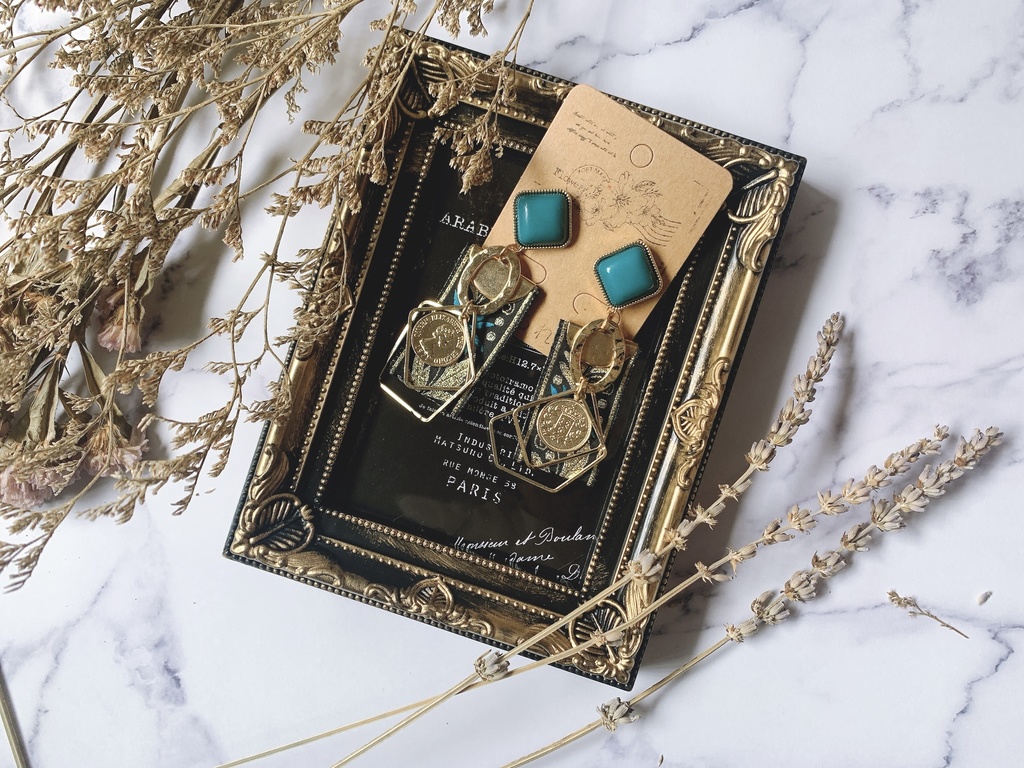 【送料込】アンティーク風ピアス