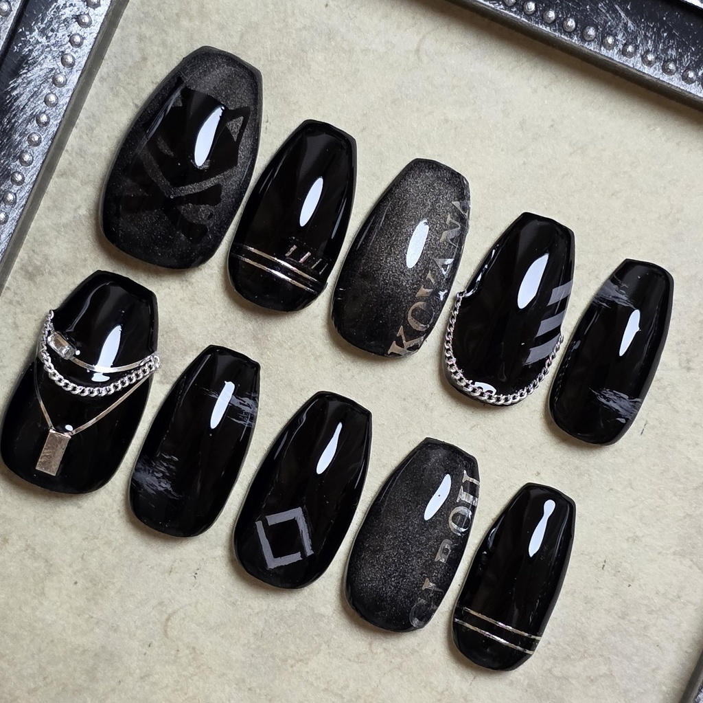 非公式 にじさんじ 小柳ロウ パンク衣装 ネイルチップ