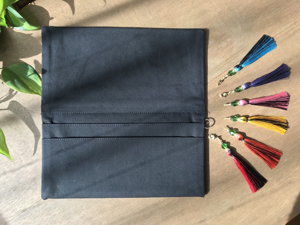 タッセルでお着替え 生々しくない江のもの チケットケース