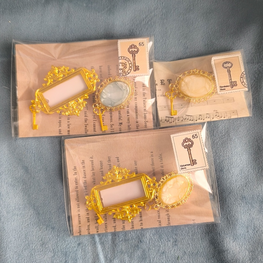 おそろい&カスタムできるドール用名札🗝️『おなまえブローチ』Tinyfox、MDD、ぬいなどに