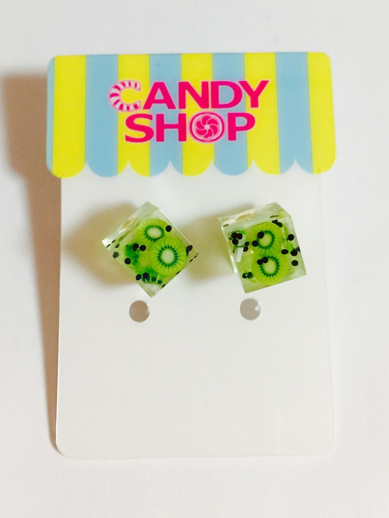 キューブピアス