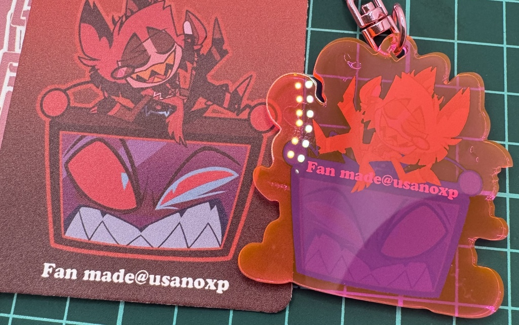 ネオンピンクカラー・アクキー ヴォクアラ