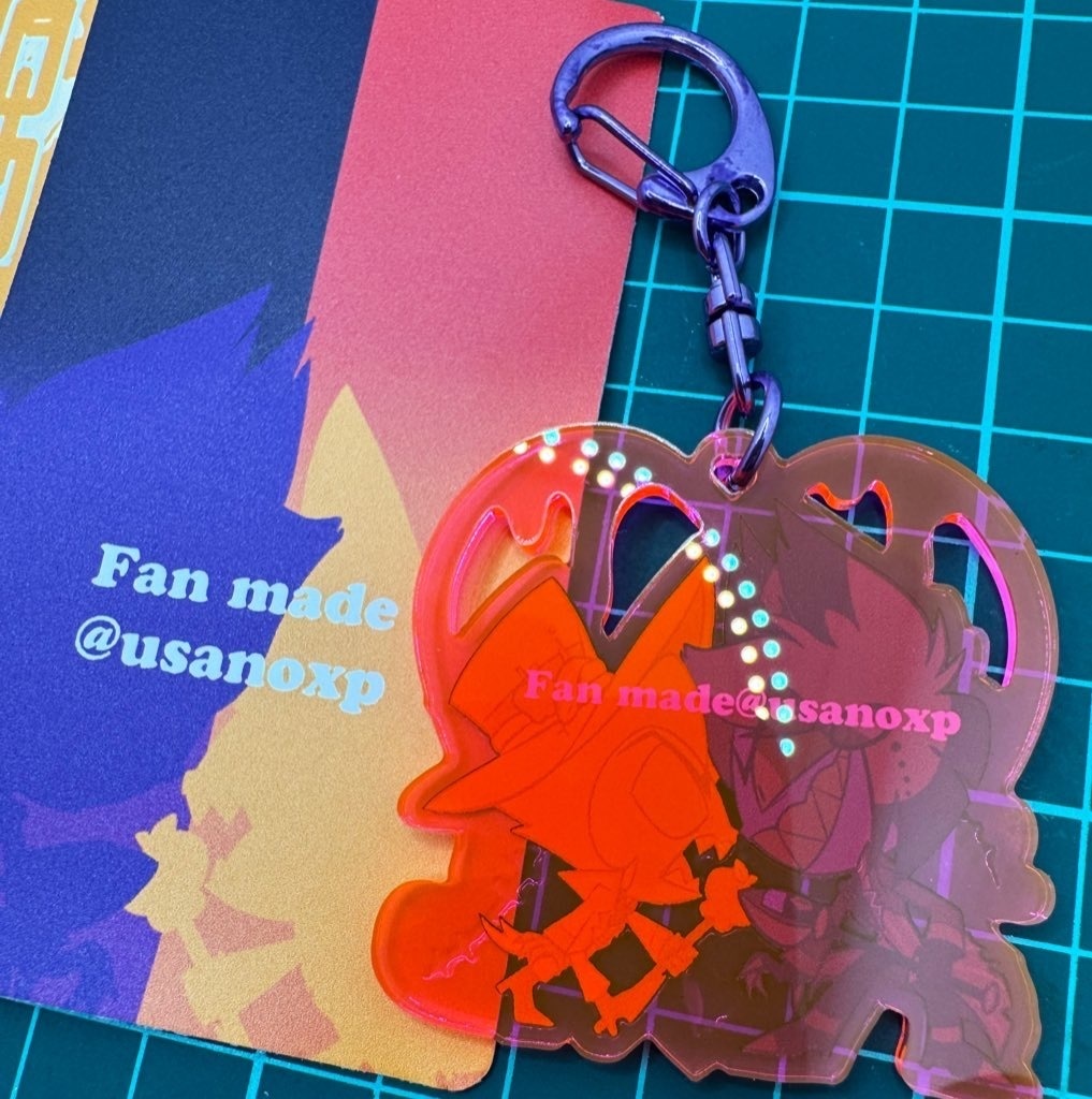 ネオンピンクカラー・アクキー ルシアラ