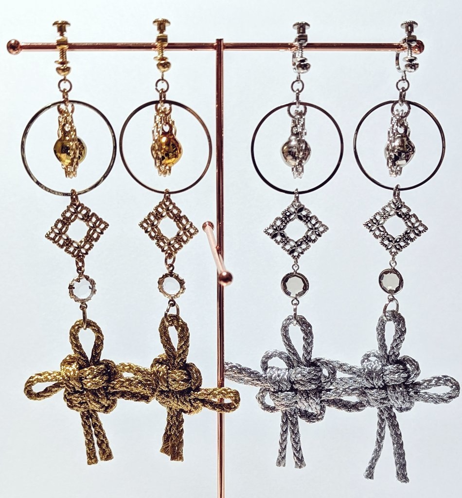 吉祥結と鈴のイヤリング〜金&銀〜