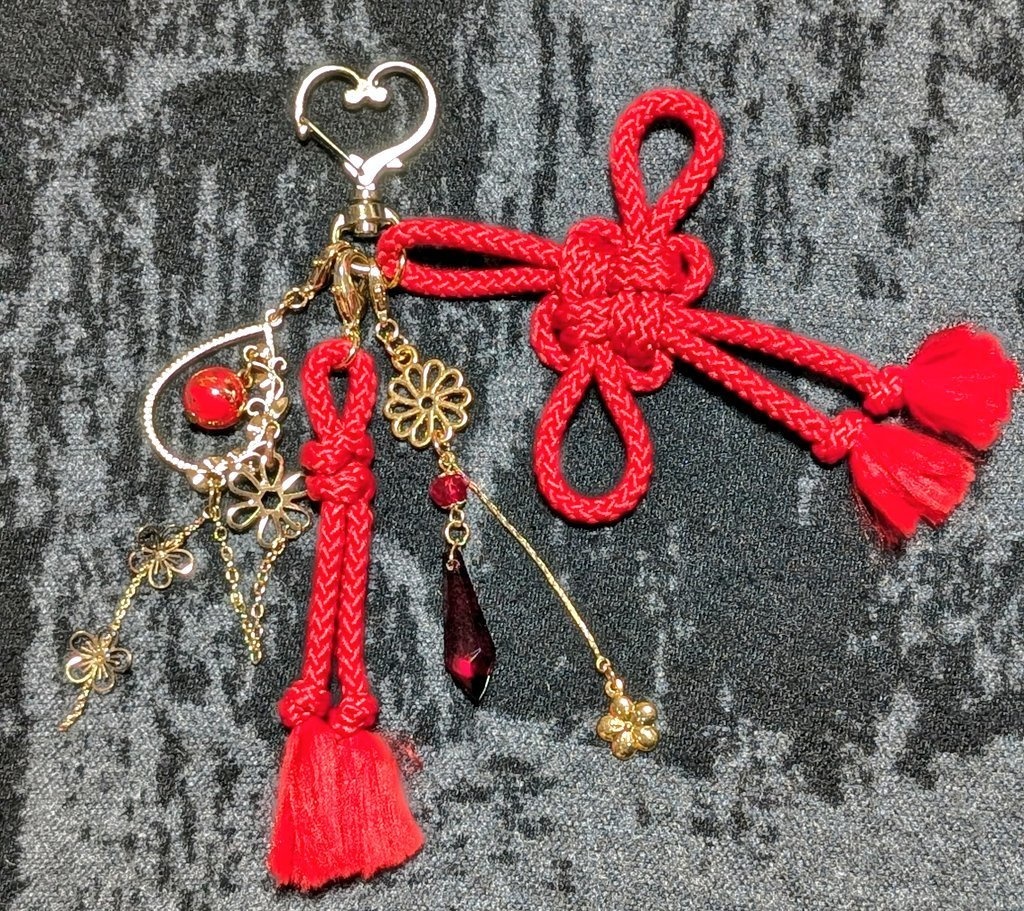 吉祥結と梅花のバッグチャーム