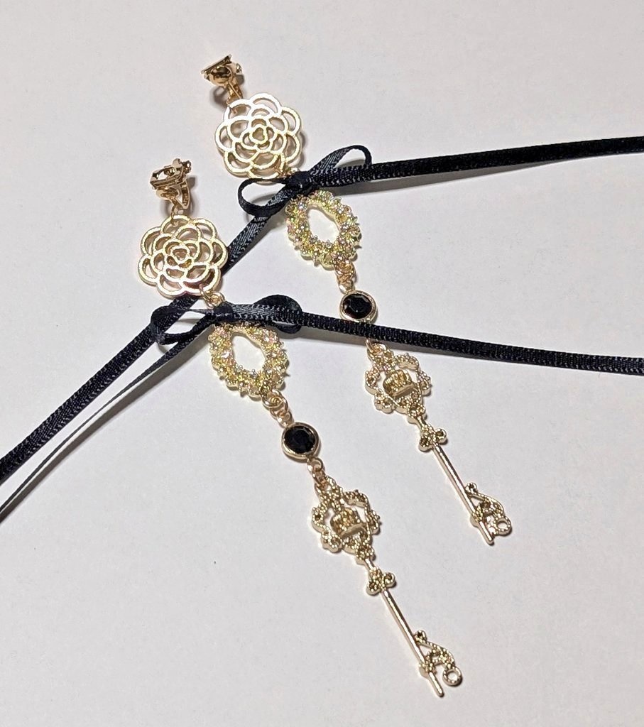 花とリボンのイヤリング【十字架、鍵】