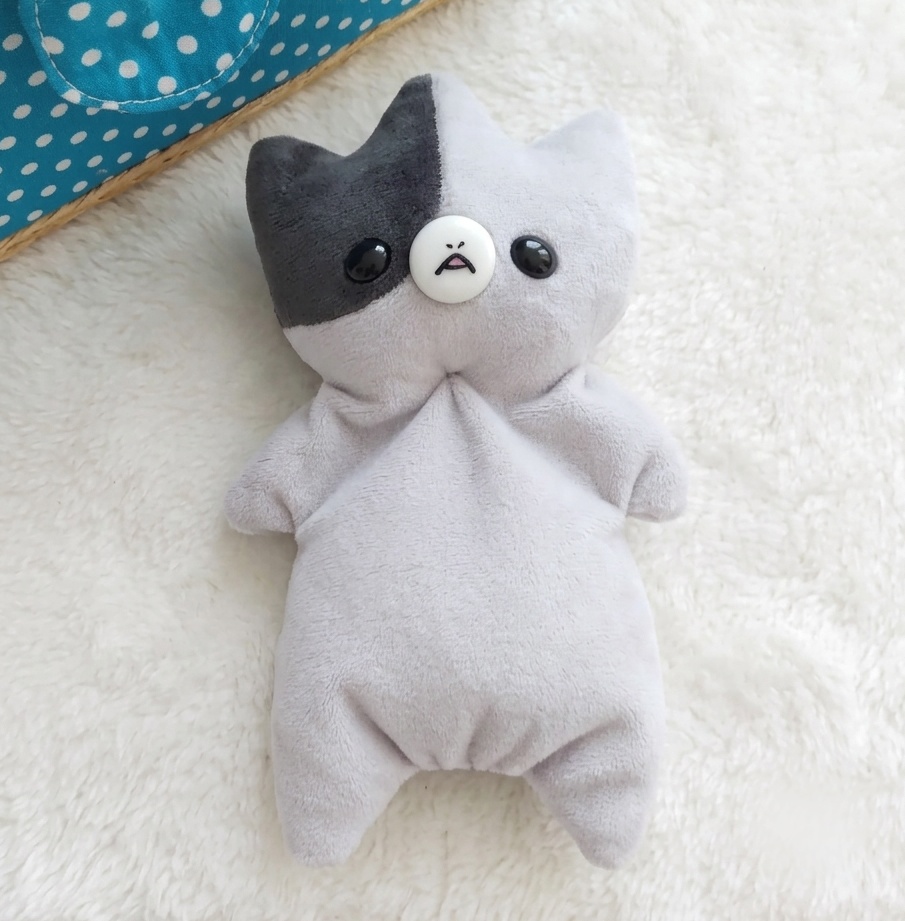 ヘンテコな生き物あちゃ【クタクタぬいぐるみ】【黒グレーブチ柄】