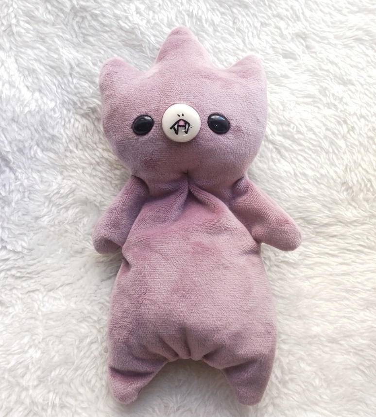 ヘンテコな生き物あちゃ【クタクタぬいぐるみ】【ピンクベージュ】【キバあり】