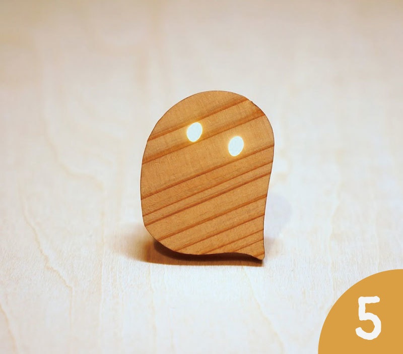 おばけパズルのLEDバッジ SUGI(熊本小国杉)