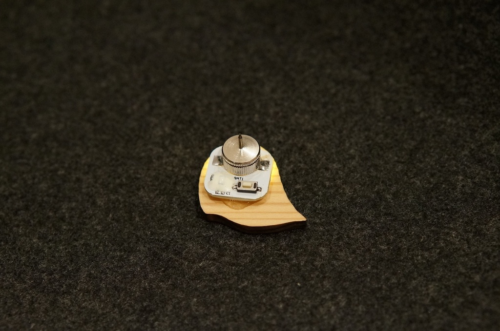 おばけパズルのLEDバッジ SUGI(熊本小国杉)