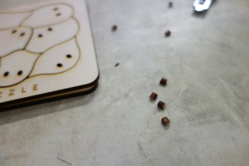 はがきサイズ おばけパズル (シナ合板4mm厚)