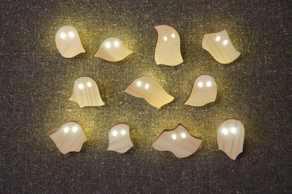 おばけパズルのLEDバッジ HINOKI