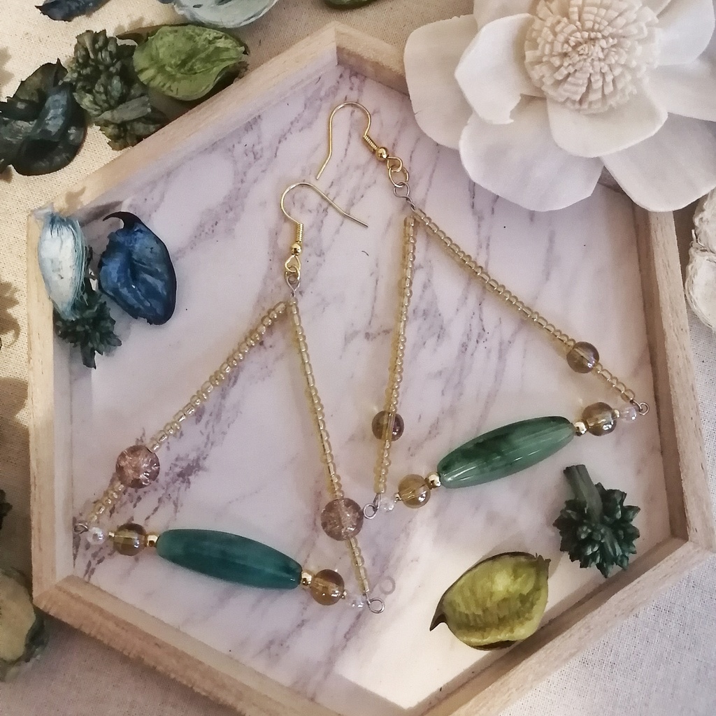 三角形のピアス 深緑