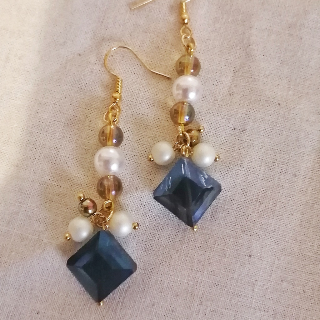 満月と星屑のピアス