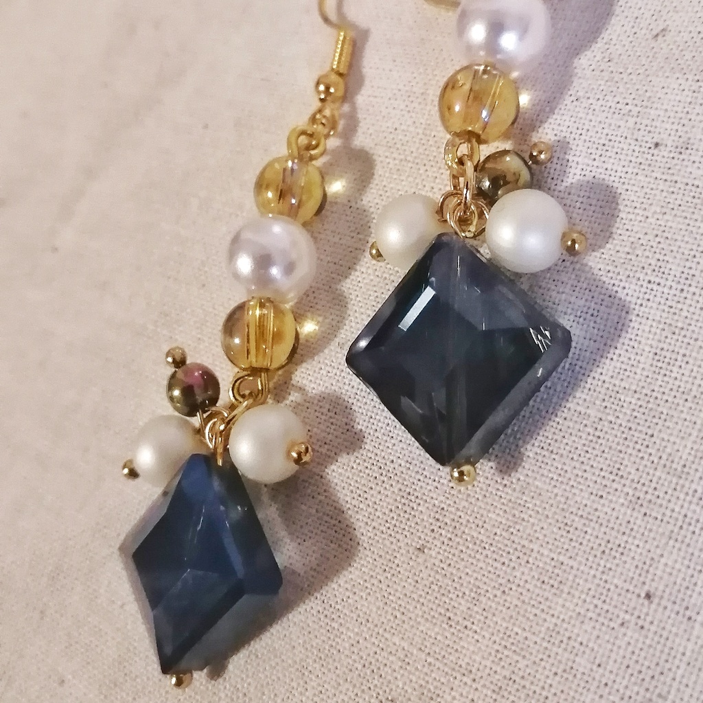 満月と星屑のピアス