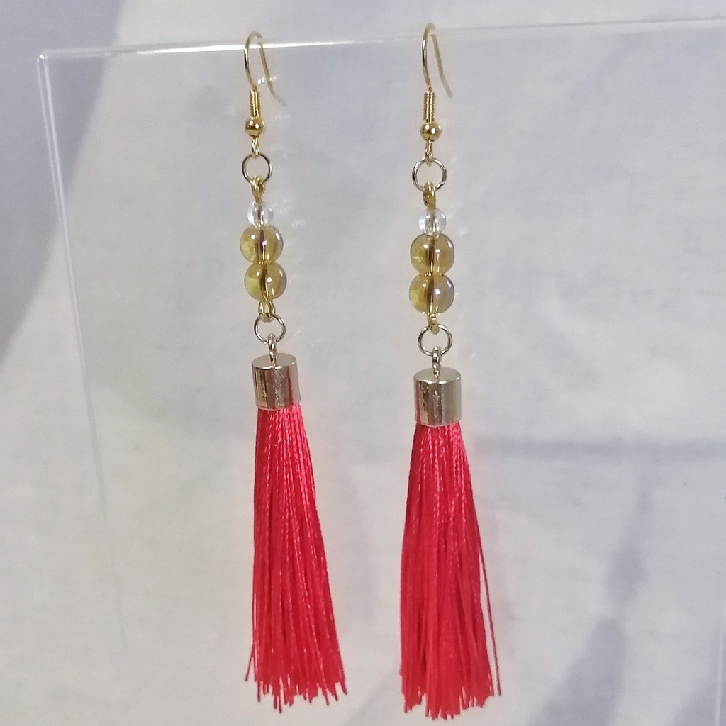 夏色イエローと朱色のタッセルピアス