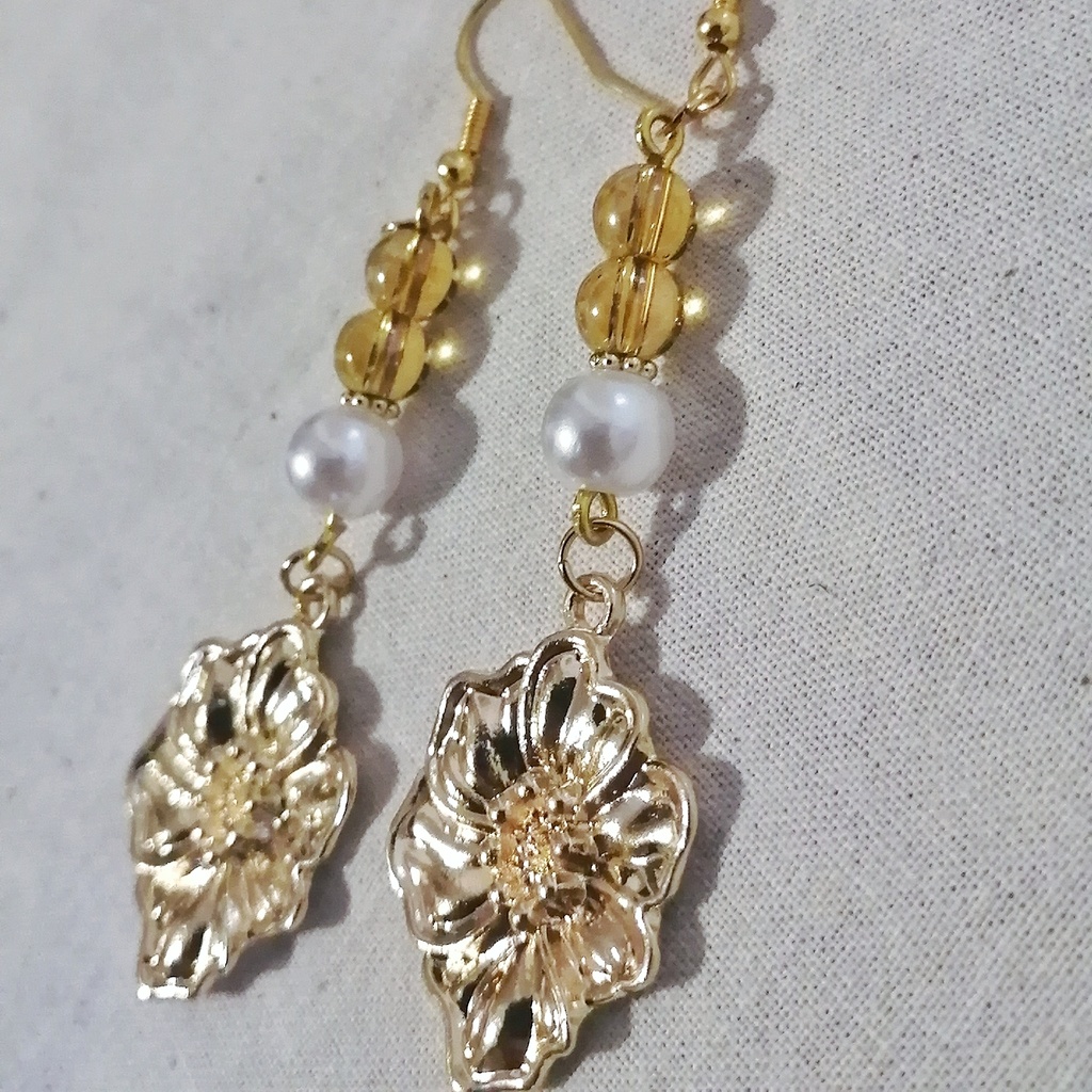 夏色イエローとパールの春ピアス