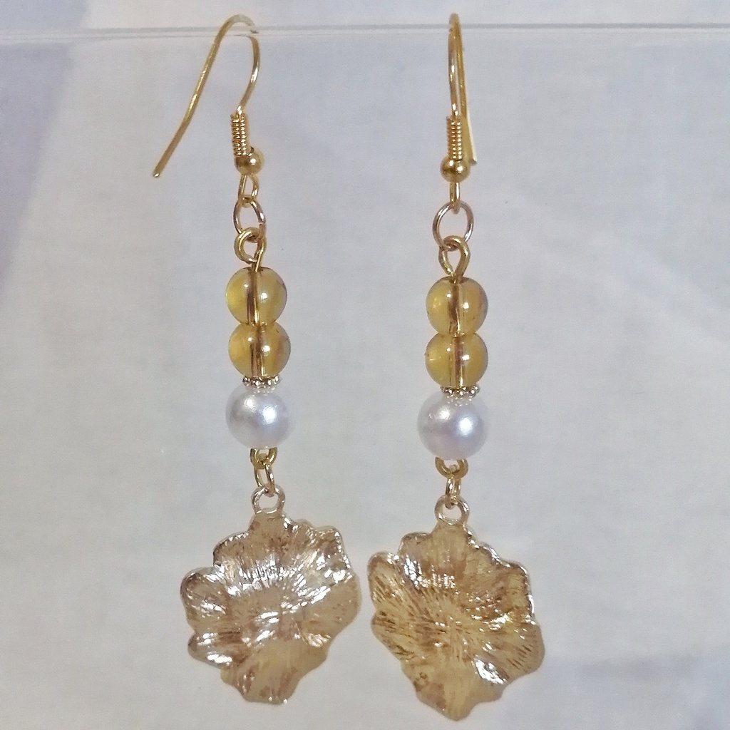 夏色イエローとパールの春ピアス