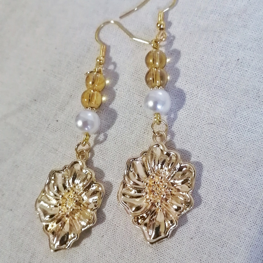 夏色イエローとパールの春ピアス