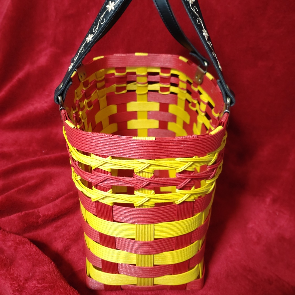 透かし編みのかごバッグ