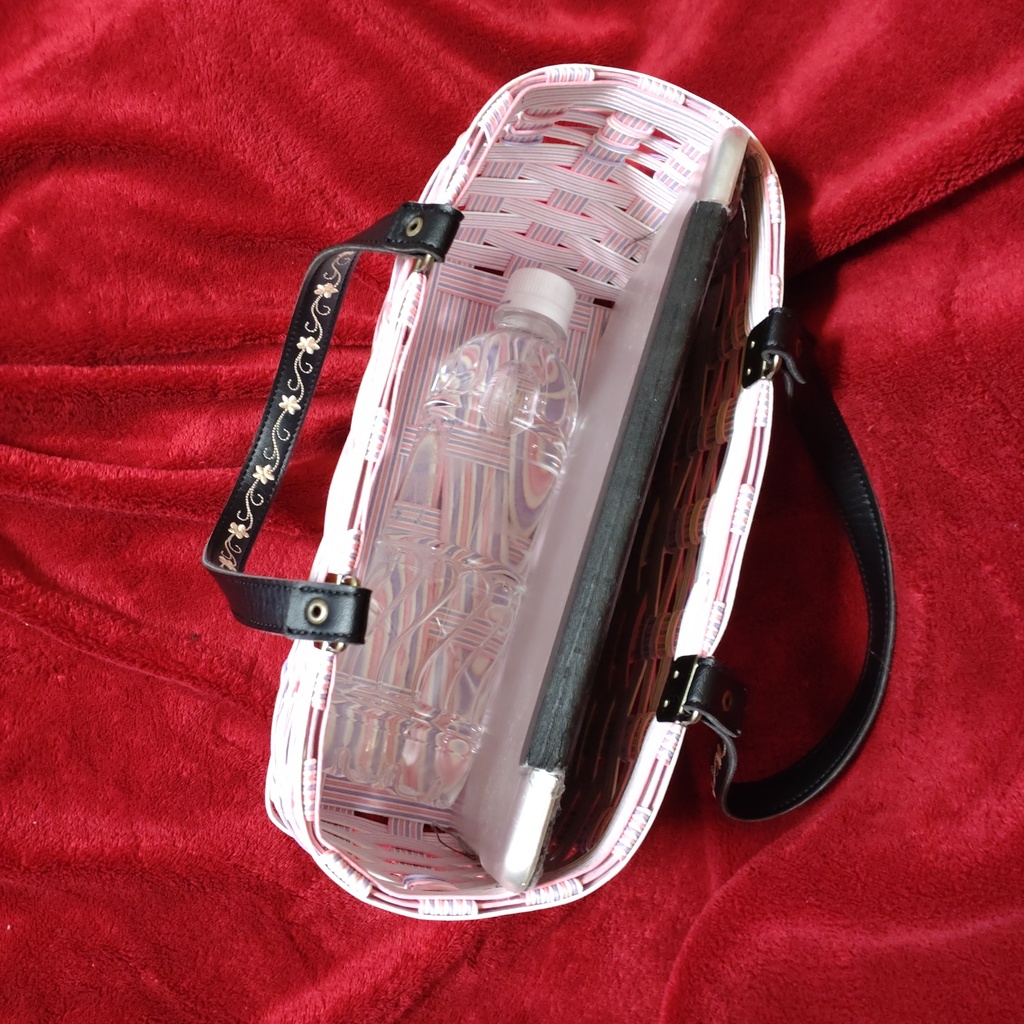 透かし編みのかごバッグ