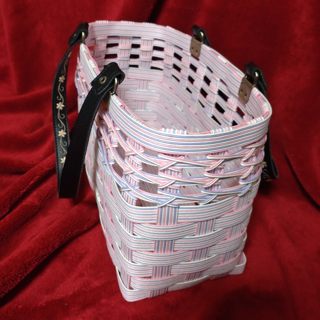 透かし編みのかごバッグ