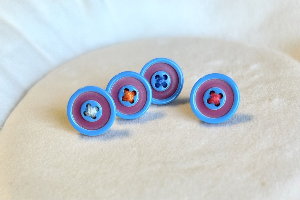 つまの目ボタンピアス(二重まる)