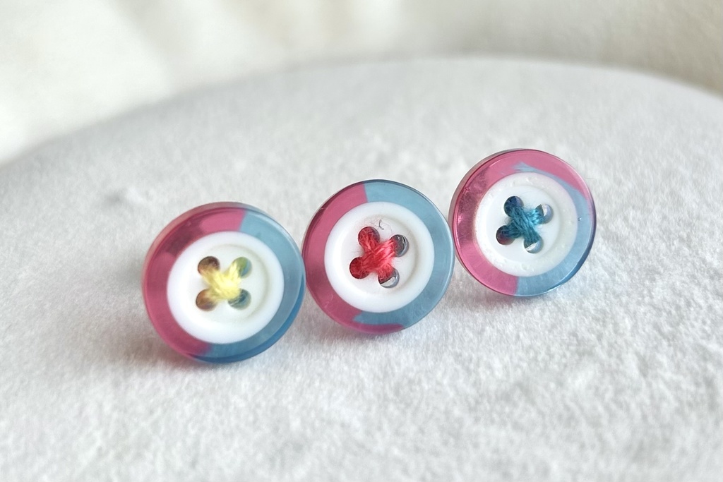 つまの目ボタンピアス(ドロップ)