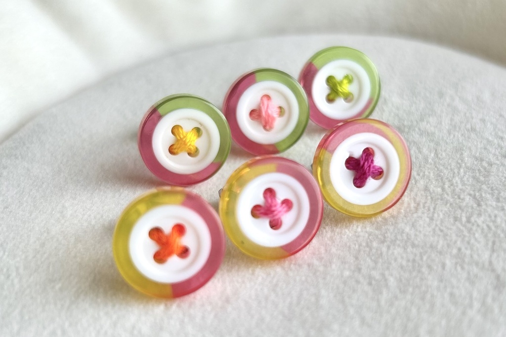 つまの目ボタンピアス(ドロップ)