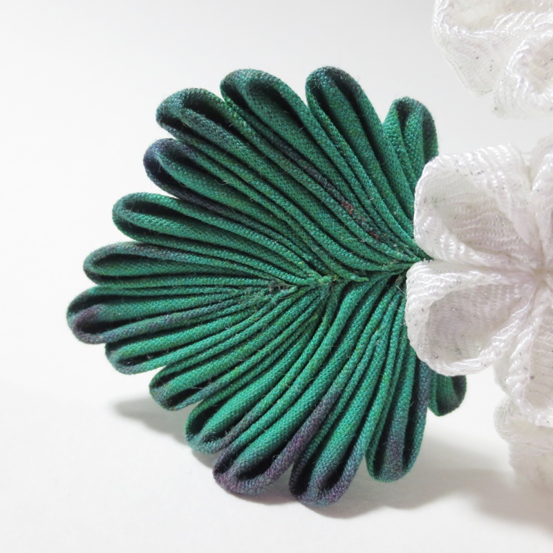 大手毬の髪飾り