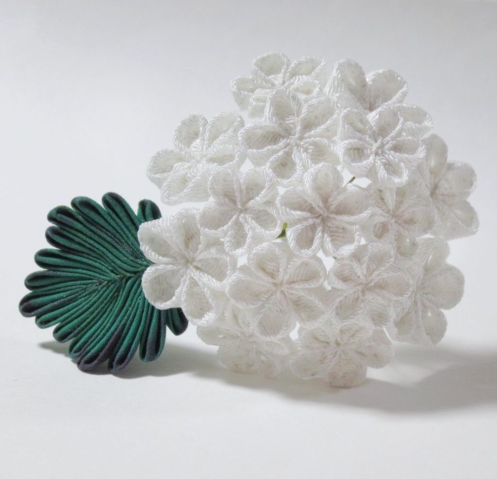 大手毬の髪飾り