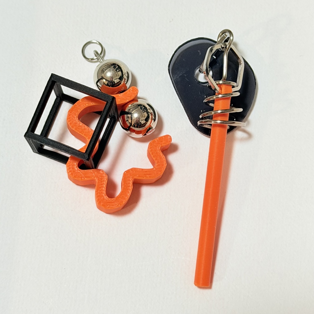 オレンジブラックピアスイヤリング