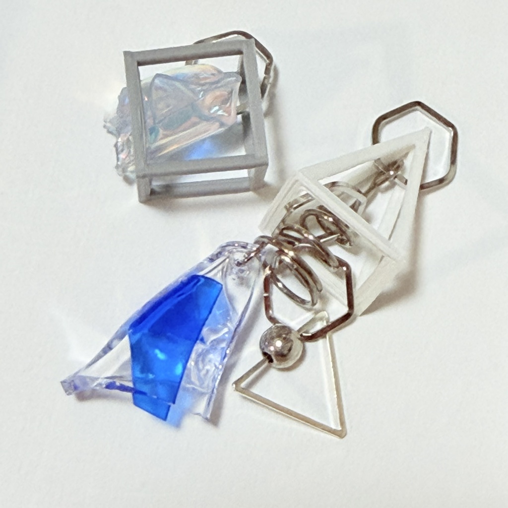 オーロラ△ピアスイヤリング