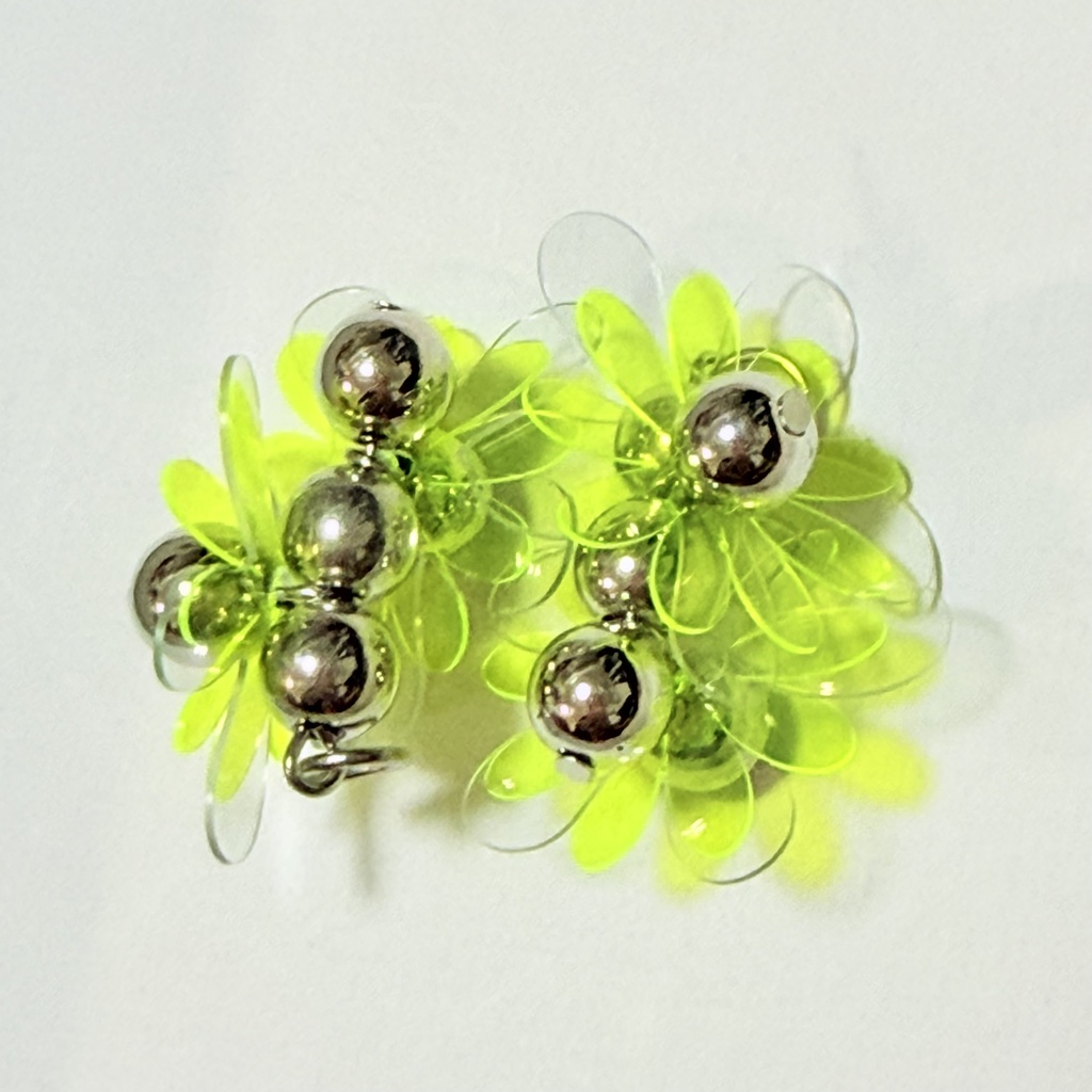 イエローピアスイヤリング