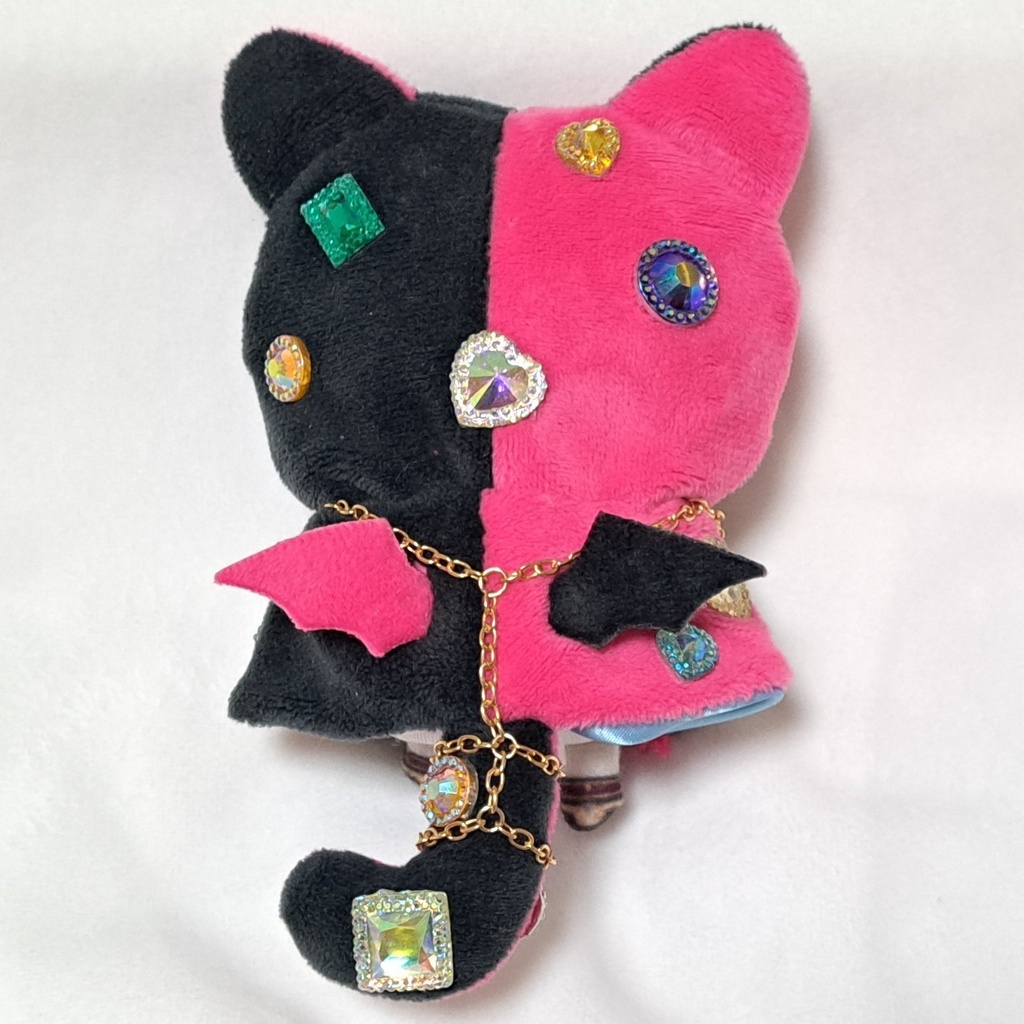 ギラギラなネコチャンフード付きポンチョ