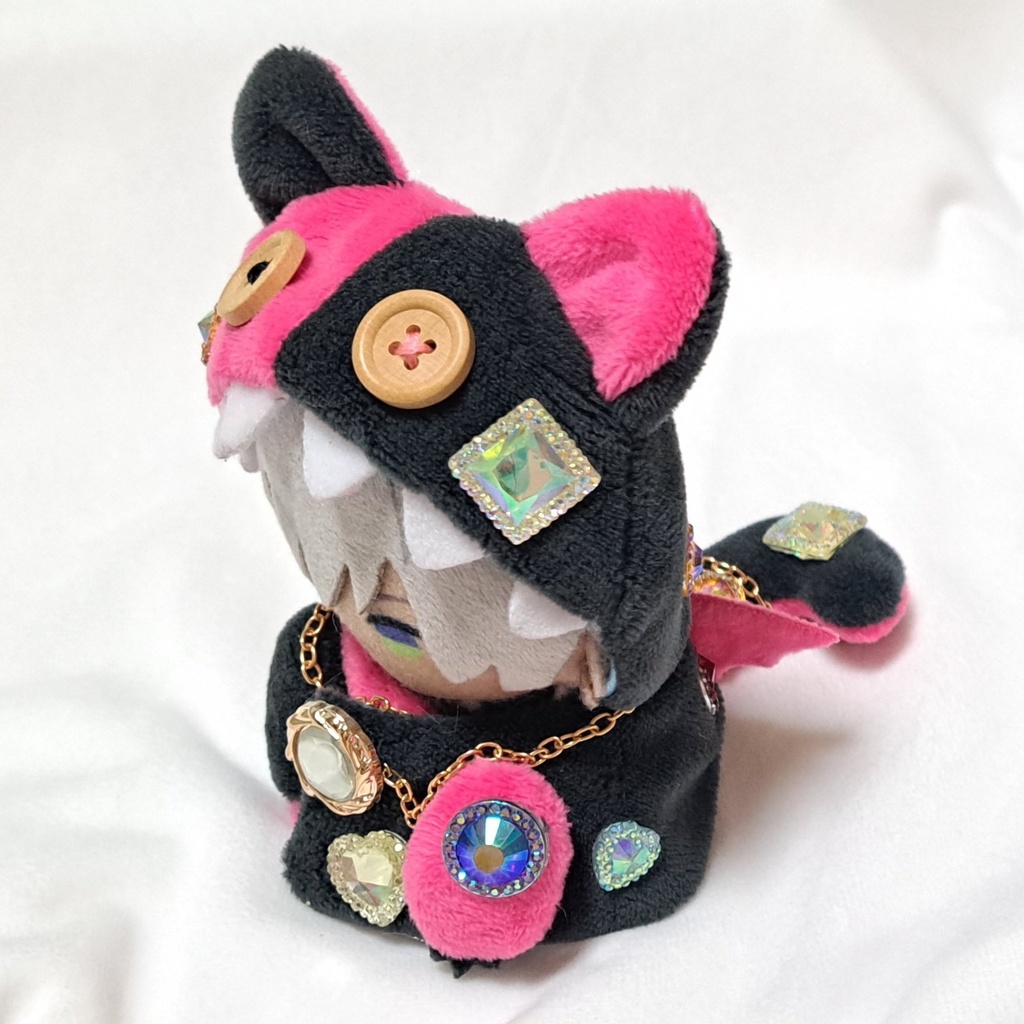 ギラギラなネコチャンフード付きポンチョ