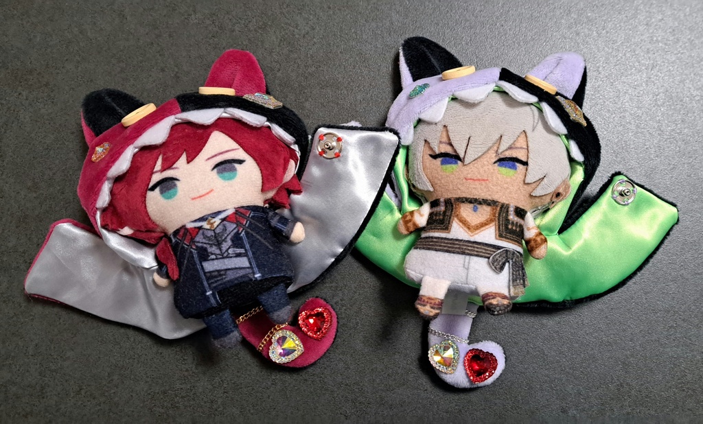 ギラギラなネコチャンフード付きポンチョ