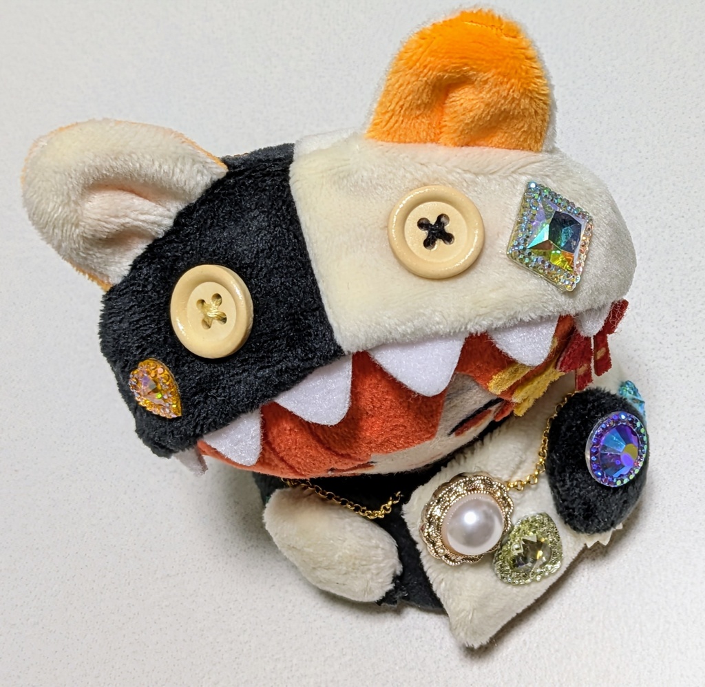 ギラギラなネコチャンフード付きポンチョ