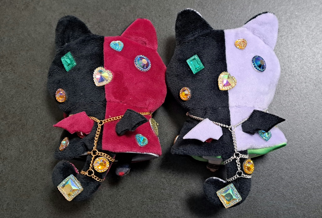 ギラギラなネコチャンフード付きポンチョ