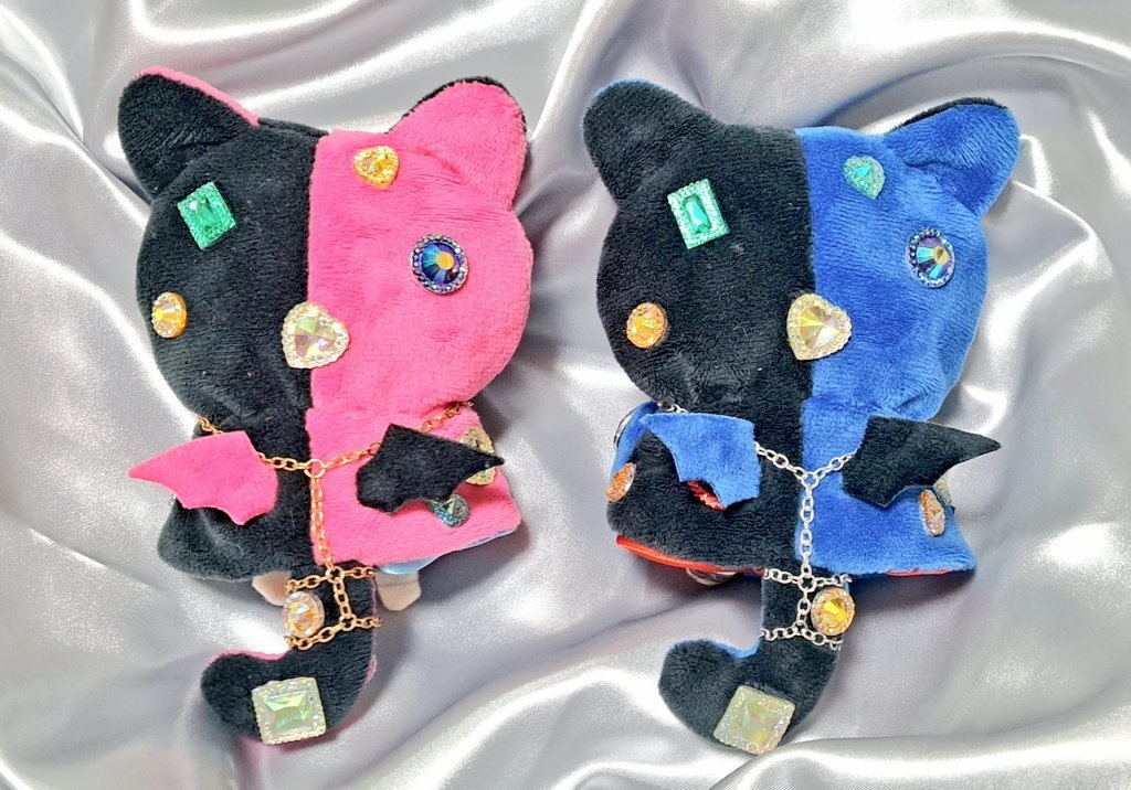 ギラギラなネコチャンフード付きポンチョ