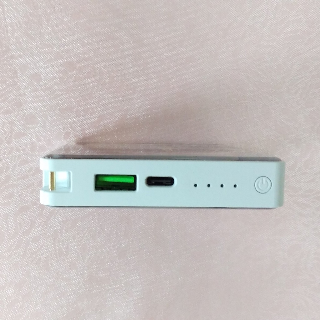 モバイルバッテリー 白亜