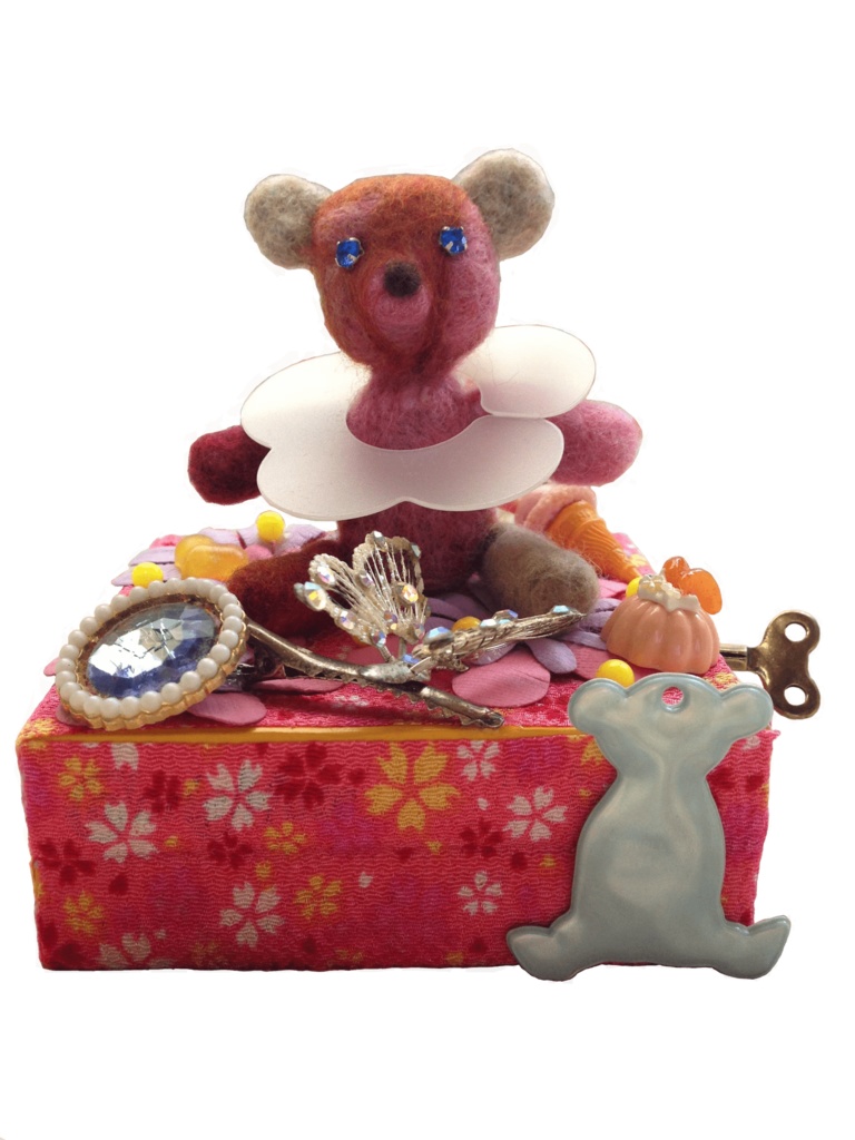 羊毛フェルトのテディベアスウェット