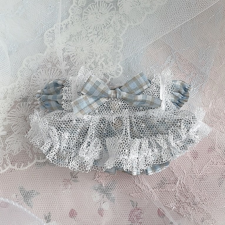 チェックのリボンシャツワンピ と チュールレイヤードワンピ