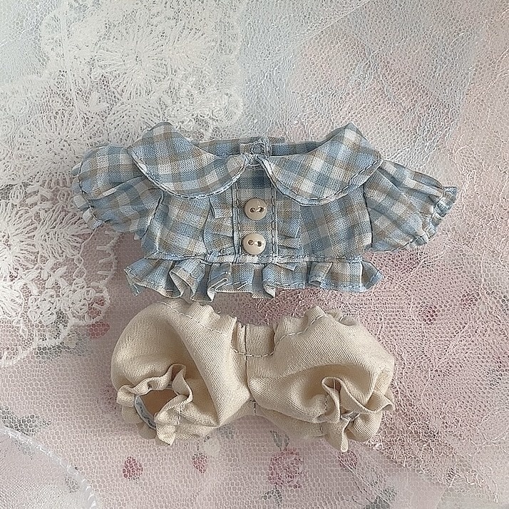 チェックのシャツとかぼちゃパンツ