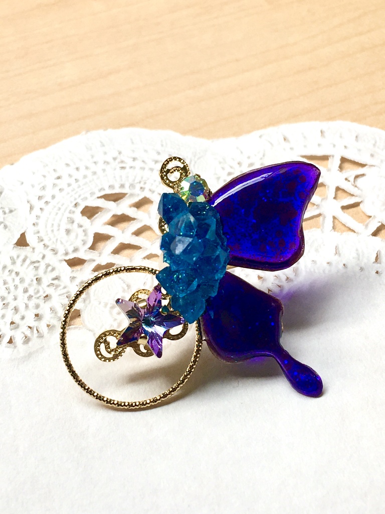 夜光蝶のイヤーカフ