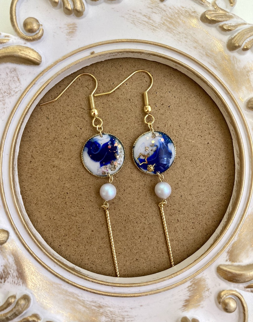 夜空と星のきらめきピアス イヤリング