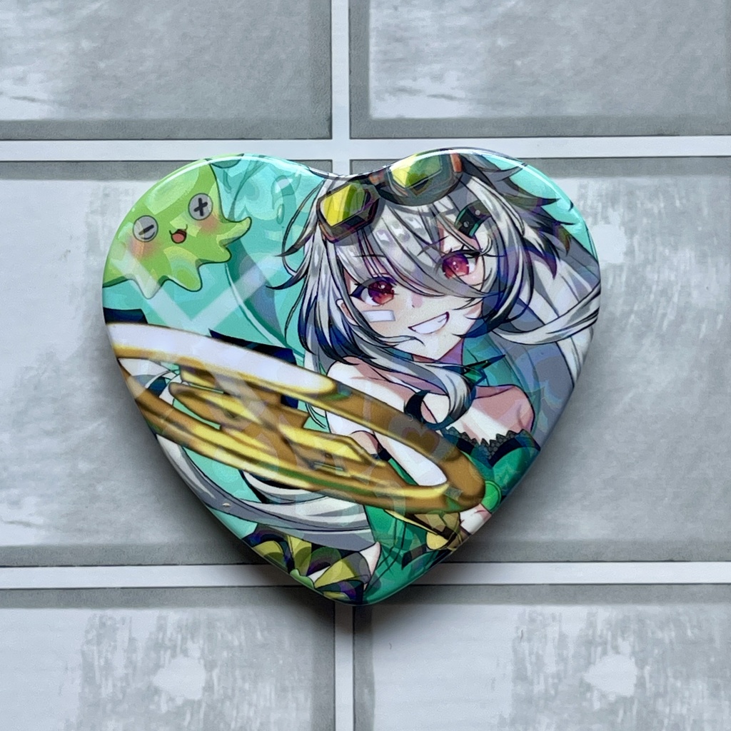 ハート型缶バッジ 魔法使い杖振りかざしクシナ